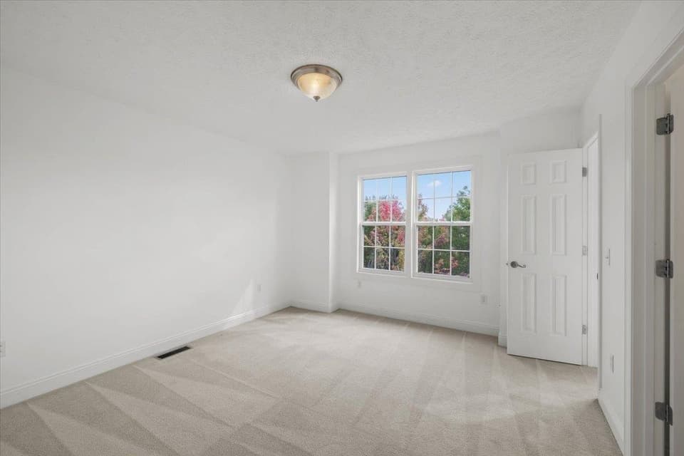 115 Kitty Lane, photo 15 of 32