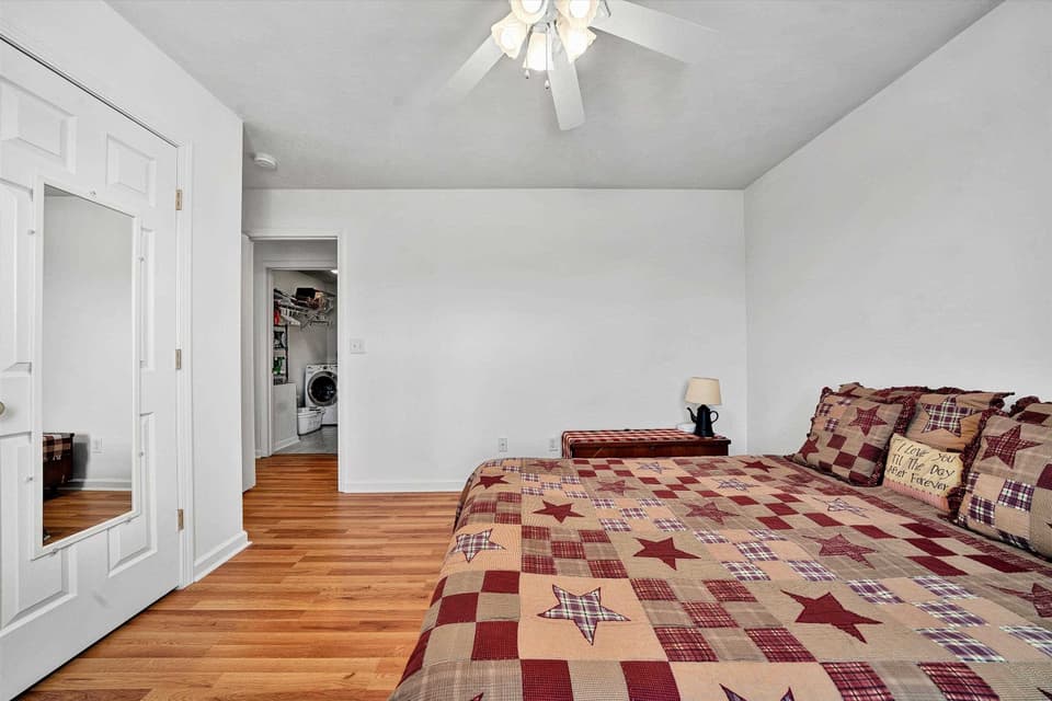 540 Harkrader Street, photo 16 of 35