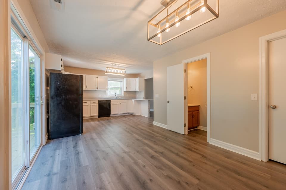 375 Warren Street, photo 13 of 40