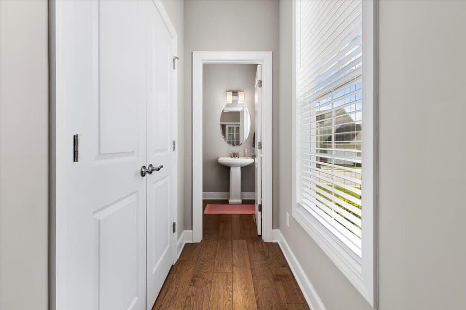 705 Jefferson Circle, photo 18 of 40