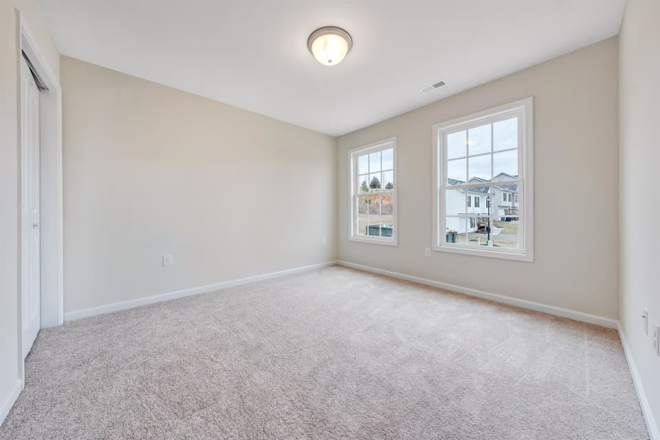 330 Diamond Avenue, photo 11 of 12