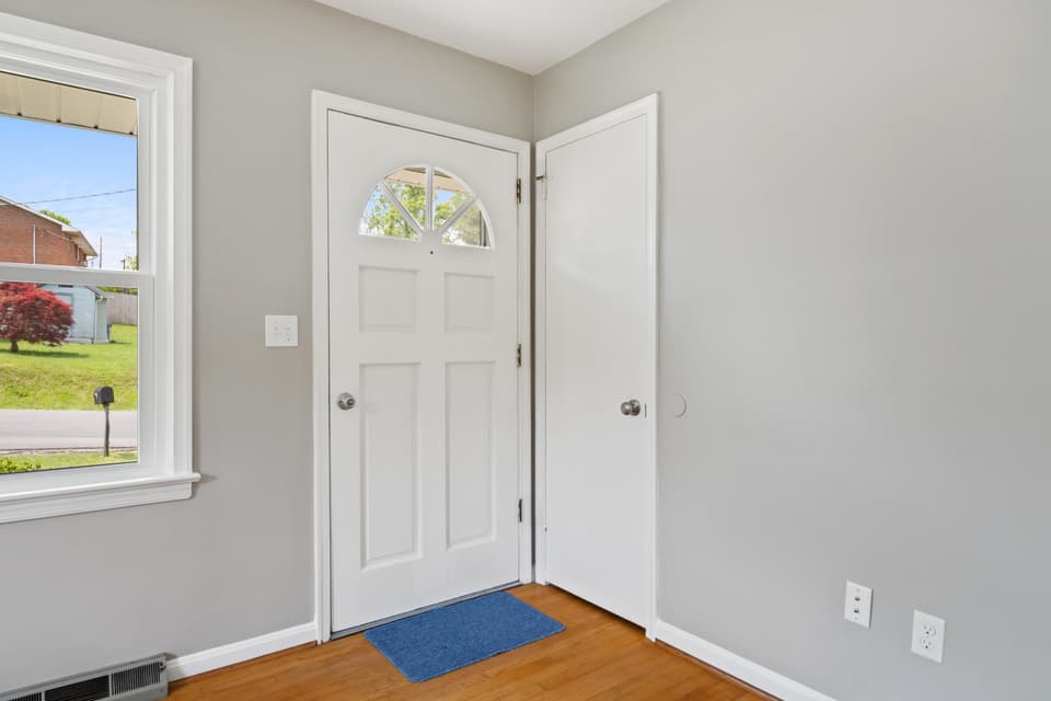 660 Colhoun Street, photo 6 of 35