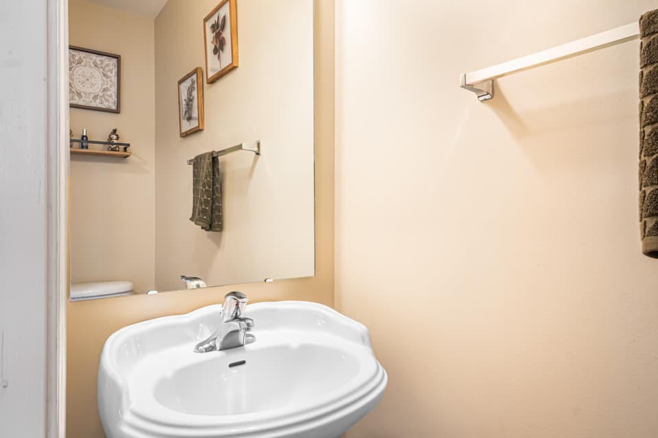 240 Windsor Drive, photo 22 of 40