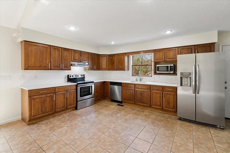4660 Blue Heron Drive, photo 7 of 40