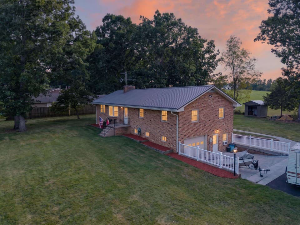 350 Teel Street, Christiansburg, photo 2