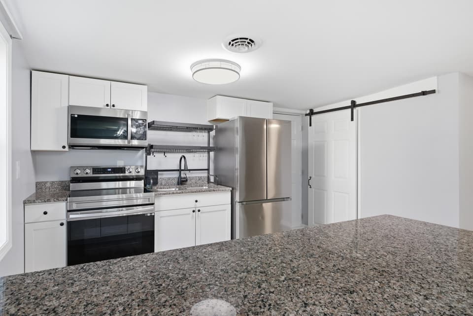 1050 Harless Street NE, photo 10 of 31