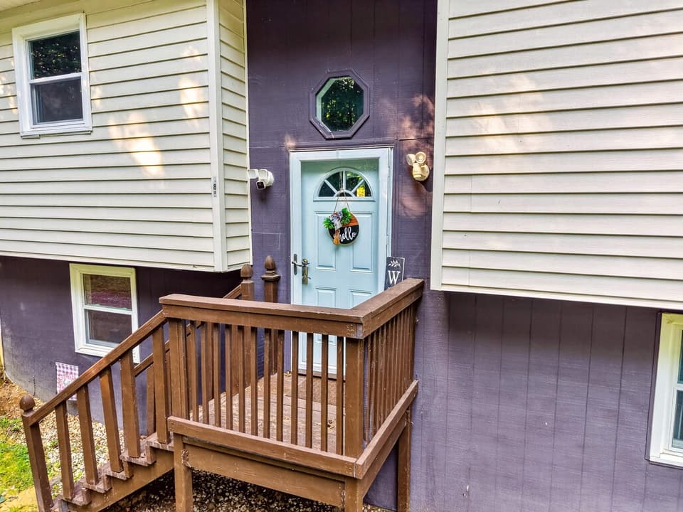 189 Pine Hollow Road, photo 2 of 40