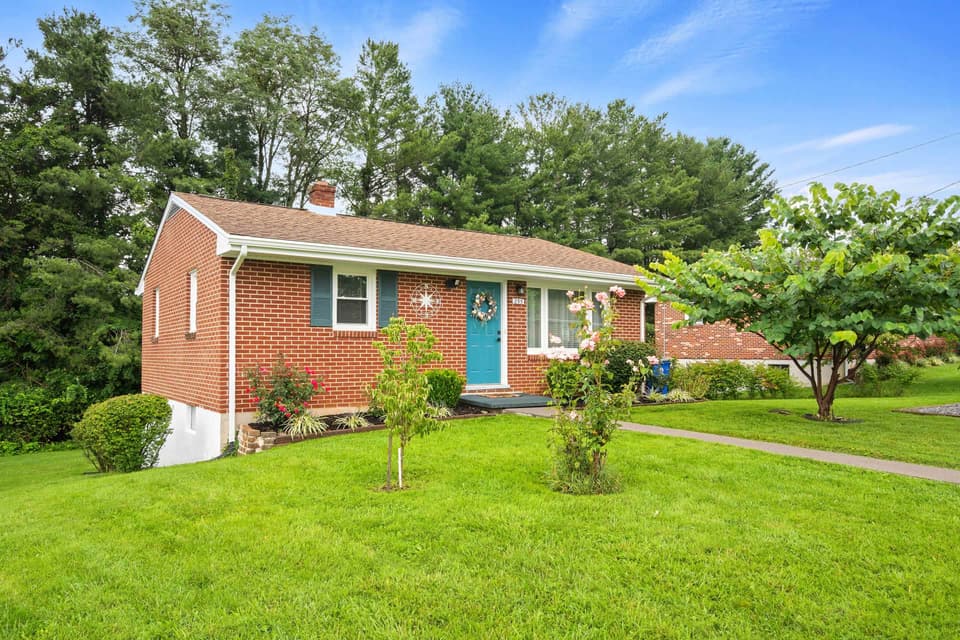 255 Fisher Street SE, photo 39 of 40