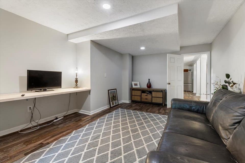 1200 Flint Drive, photo 25 of 40