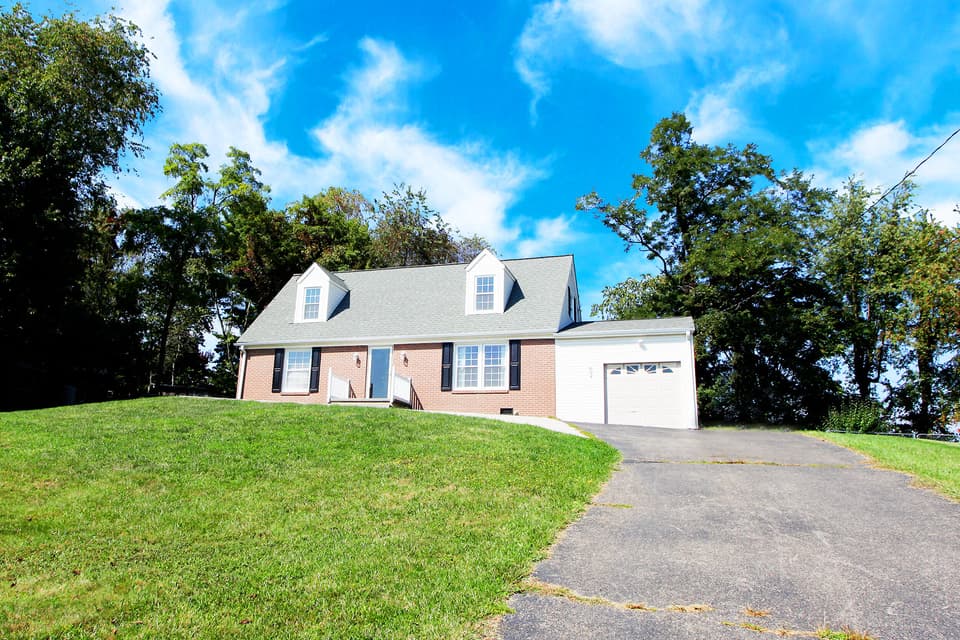 285 Mulberry Drive, photo 2 of 37