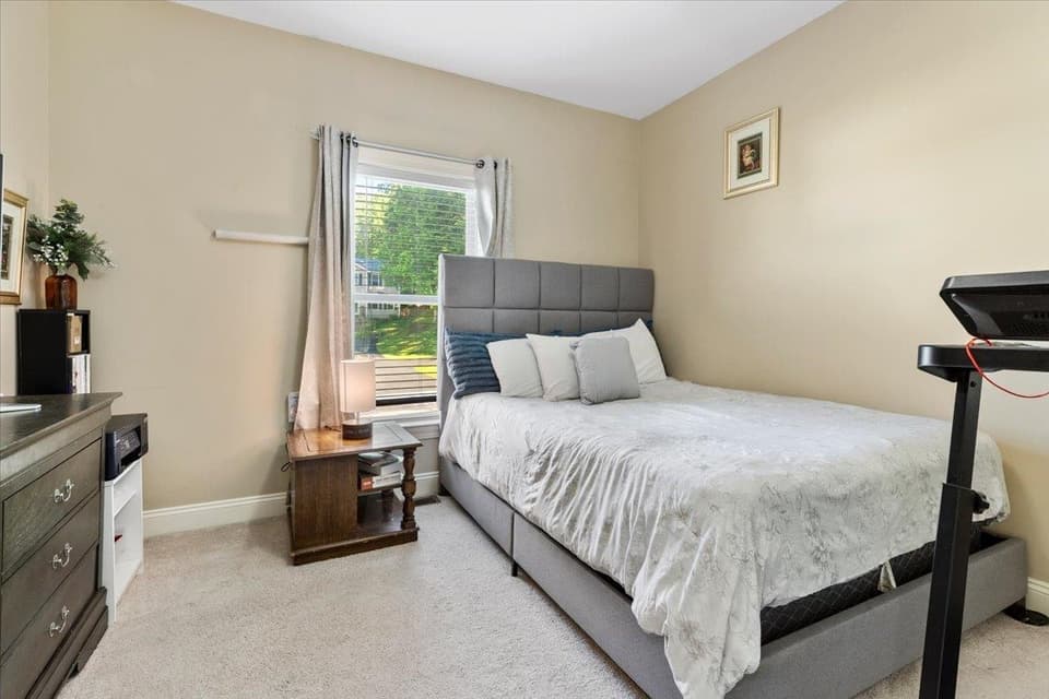 1015 Falor Lane, photo 28 of 40