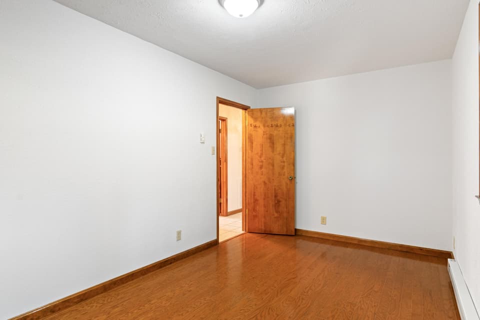 4550 Wayside Drive, photo 13 of 40