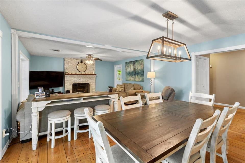 300 Tomahawk Drive, photo 21 of 40