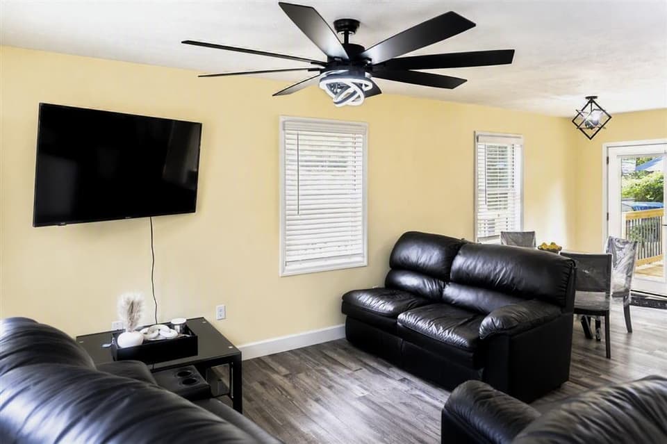455 Stone Street, photo 7 of 36