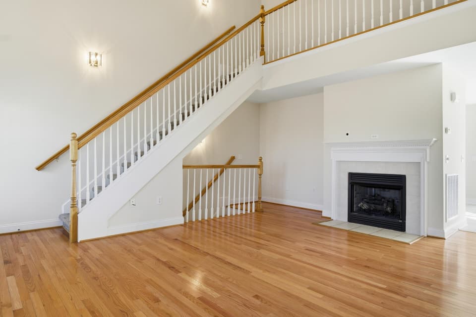 380 Oaktree Boulevard, photo 10 of 40