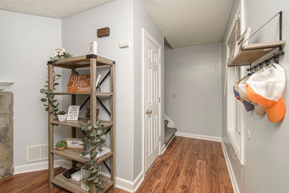 595 Tarrytown Road, photo 22 of 33