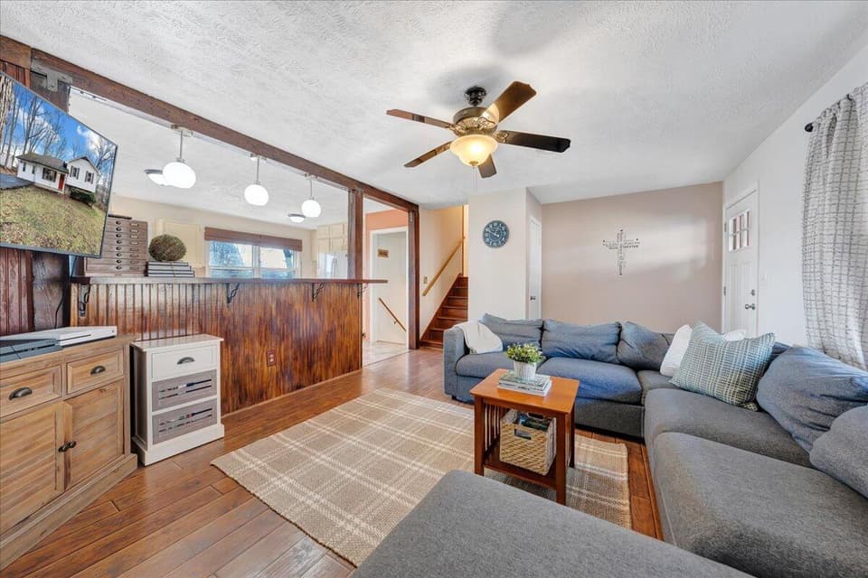 1100 Flint Drive, photo 5 of 37