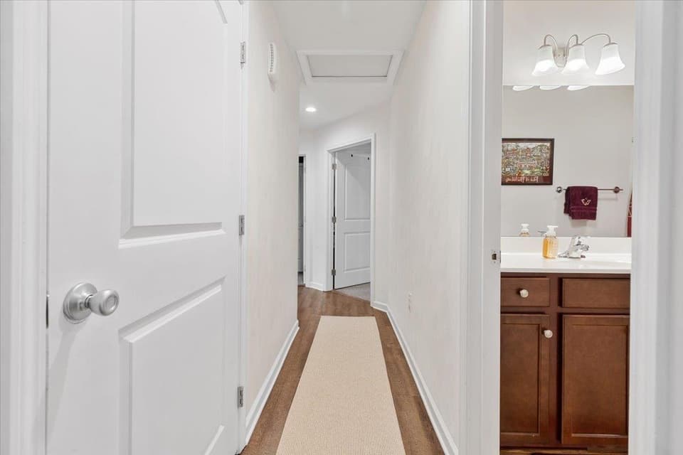 1041 St Clair Lane, photo 20 of 40