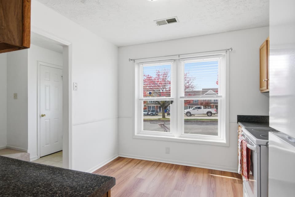 1655 York Drive, photo 10 of 38