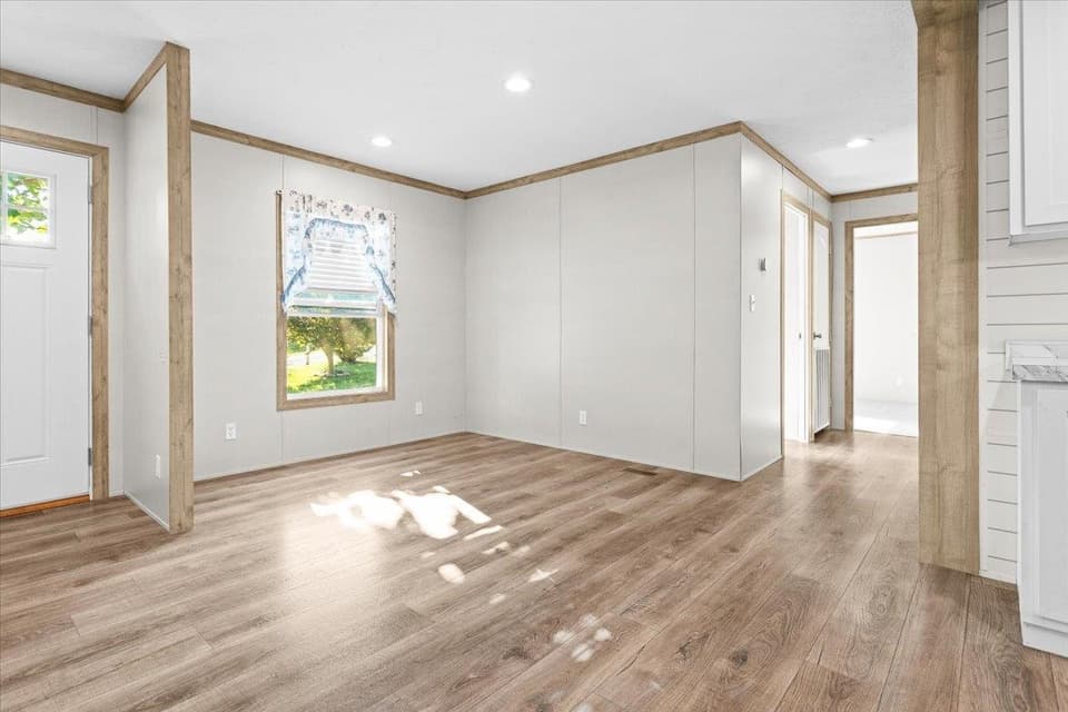 970 Ridgeway Drive, photo 9 of 34