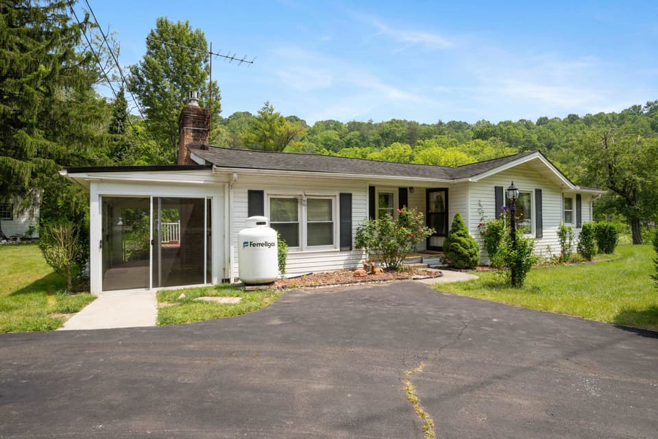 2944 Pilot Road, photo 3 of 40