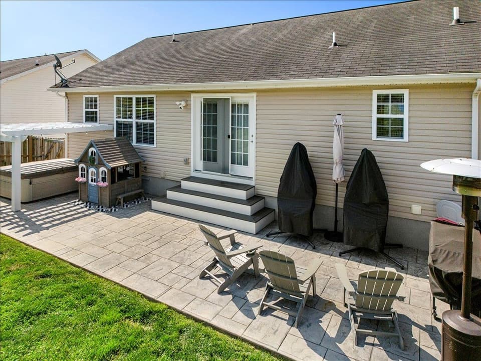 150 Sage Lane, photo 23 of 32