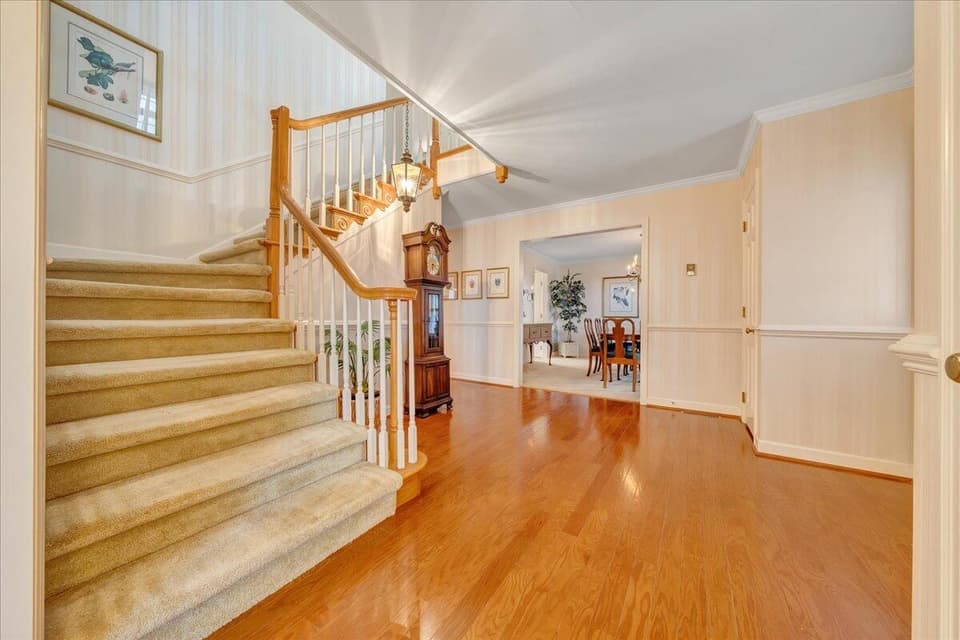 570 Summitridge Rd SW, photo 10 of 36