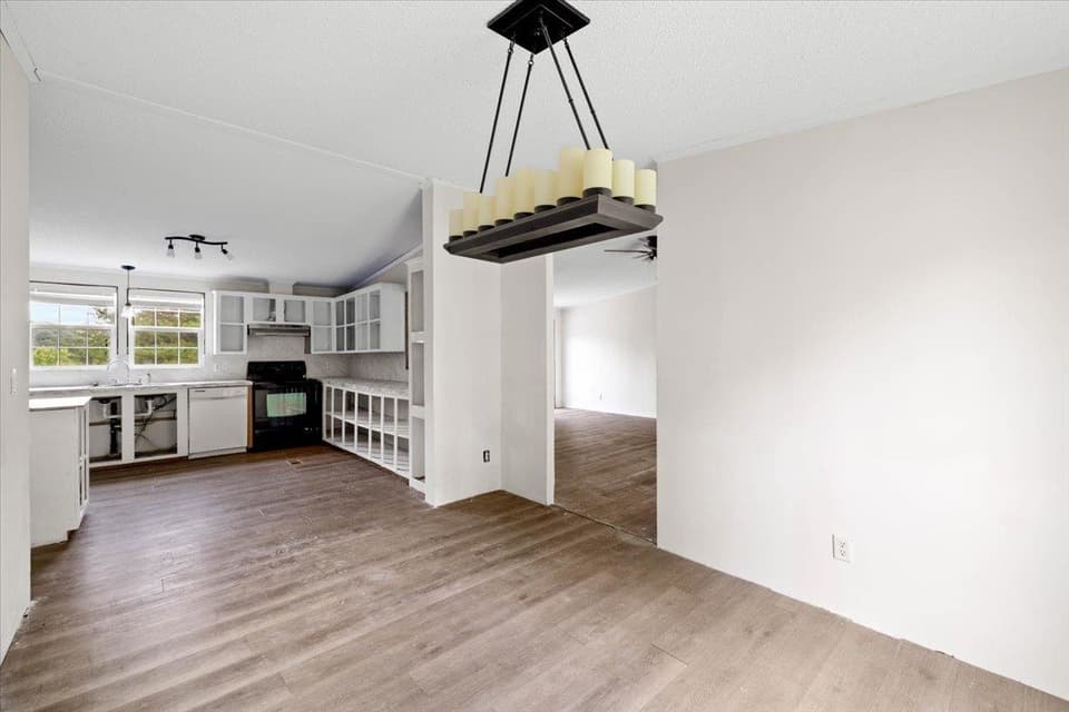 3300 Springview Drive, photo 9 of 30