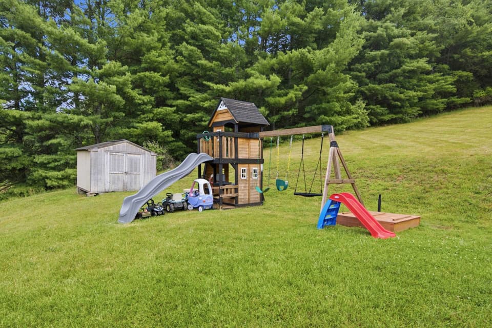 479 Smith Creek Road, photo 12 of 40