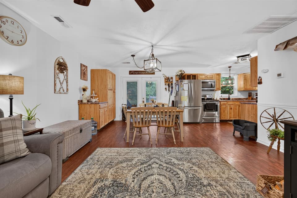 189 Pine Hollow Road, photo 7 of 40