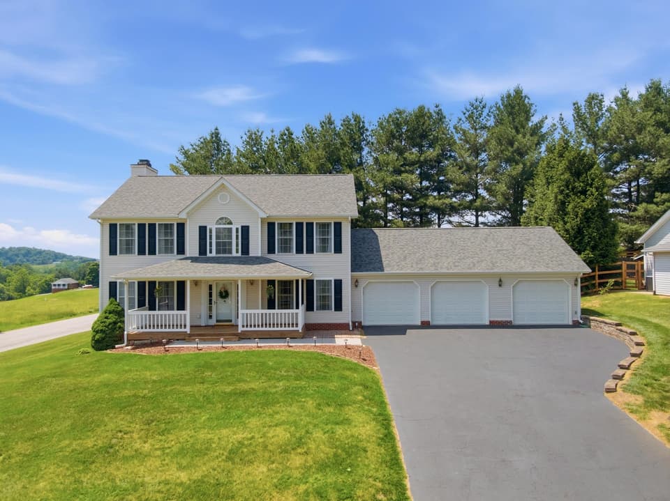 55 Sapphire Avenue, photo 2 of 40