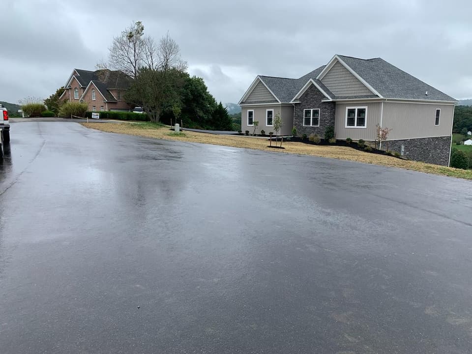 1175 Falcon Run, photo 2 of 10