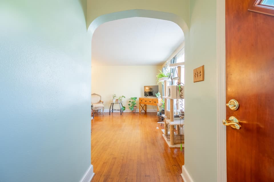 810 College St NW, photo 6 of 38