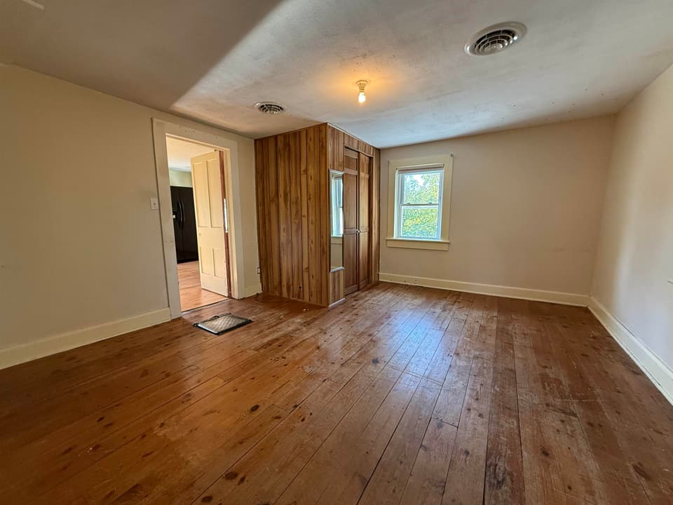 945 Montgomery Street, photo 14 of 31