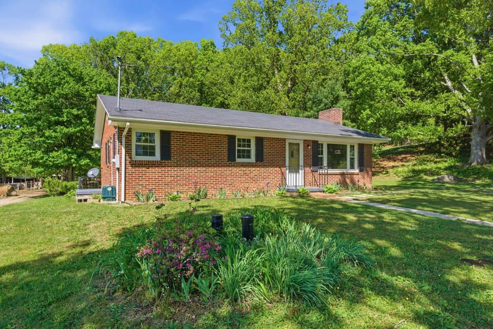 1710 Harman Drive, photo 2 of 40