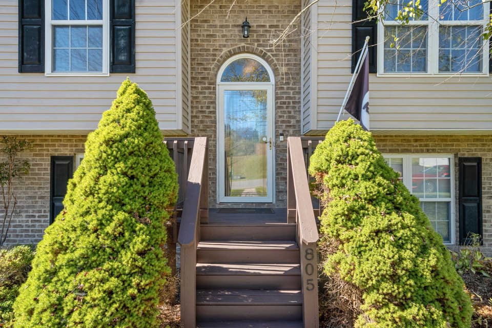 805 New Village Drive NW, photo 4 of 40