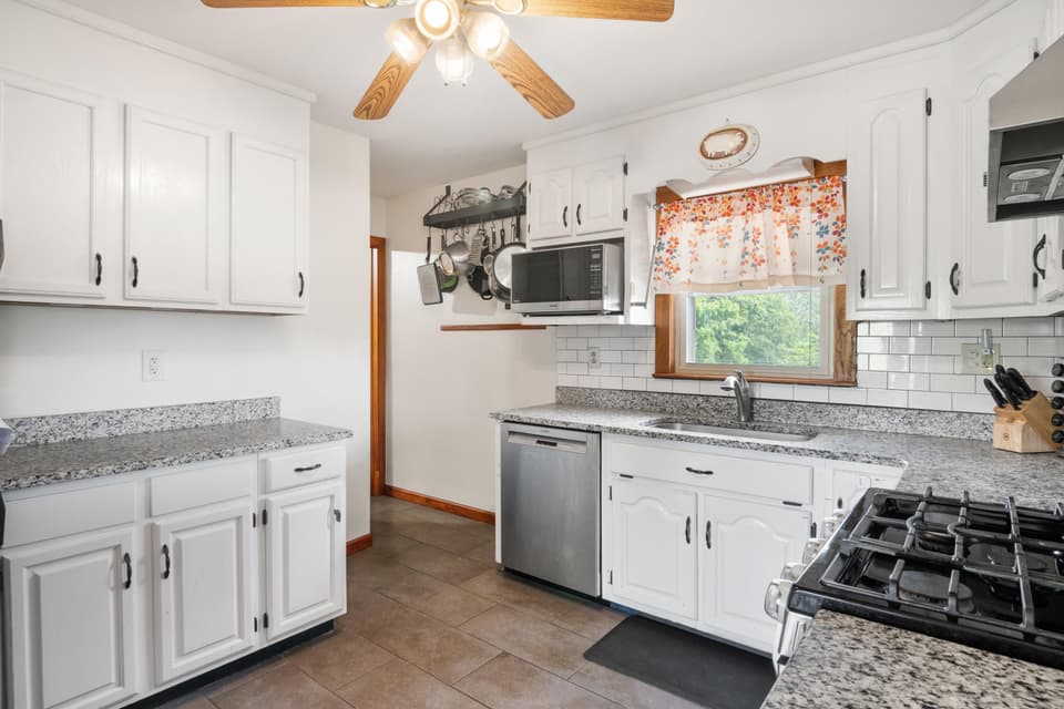 105 Wades Lane, photo 7 of 40