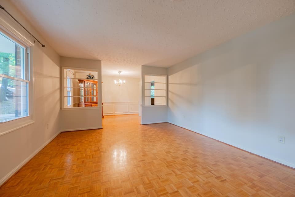 1245 Chestnut Drive, photo 7 of 40