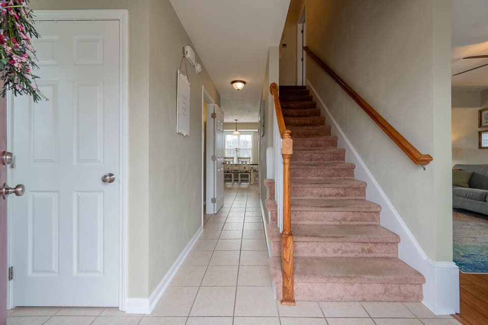 615 Keystone Drive, photo 2 of 40