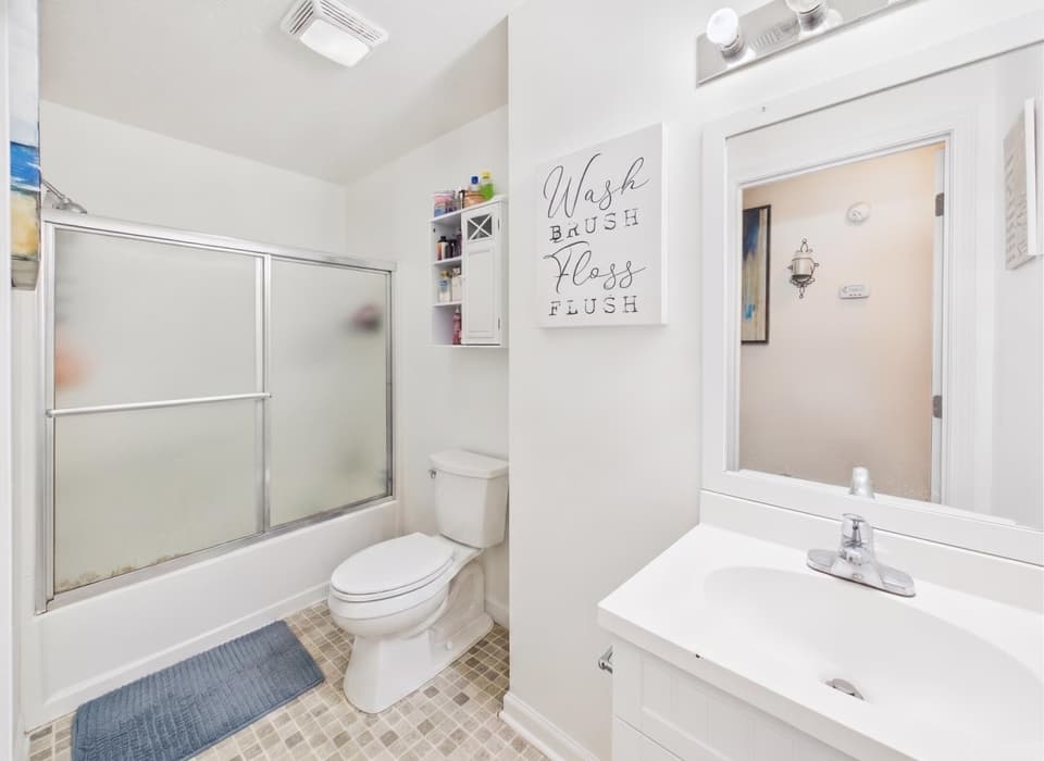 209 Rolling Hills Drive, photo 26 of 40