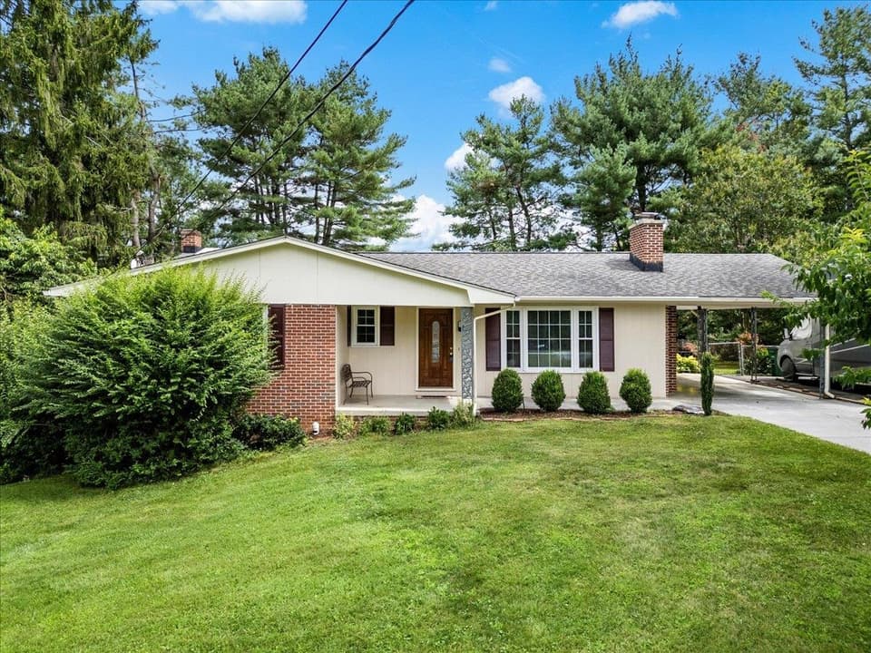 340 Walters Drive, photo 7 of 40