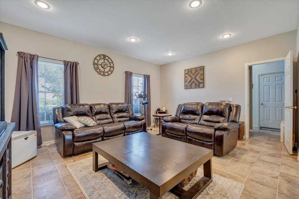 440 Chelsea Loop, photo 25 of 37