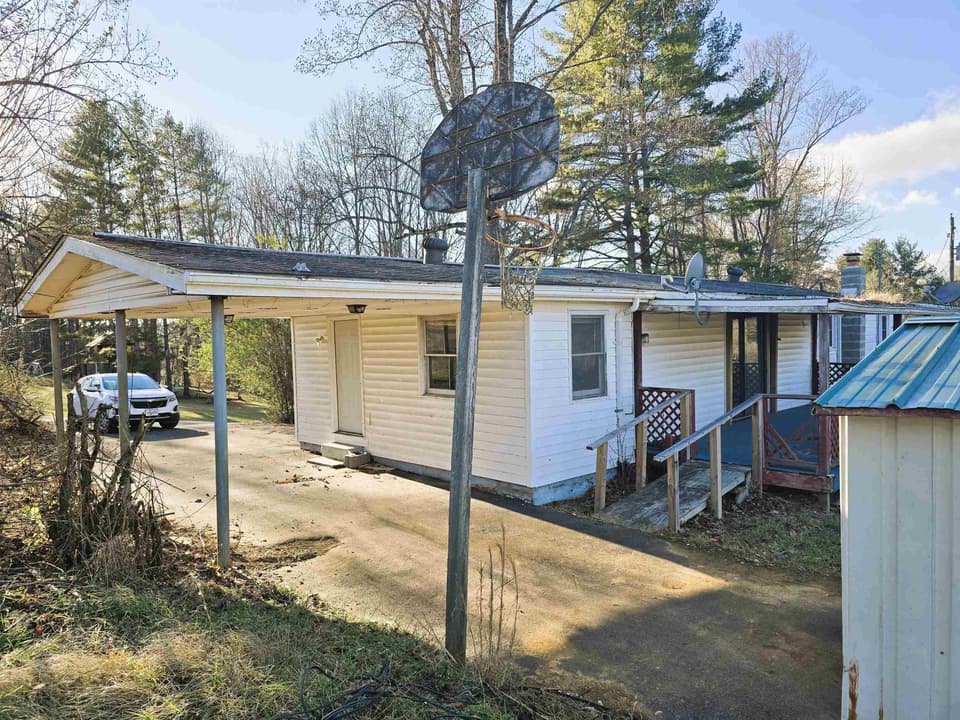208 Easy Street, photo 10 of 39