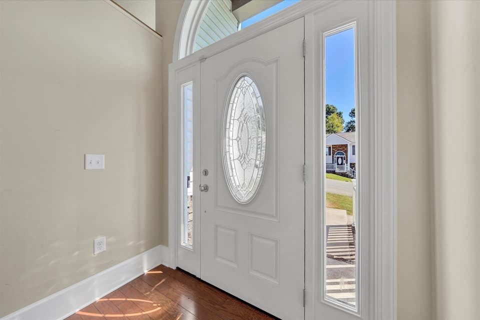 335 Robin Hood Drive, photo 5 of 40
