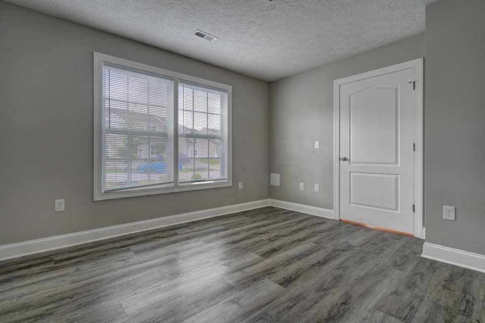 430 Twisted Oak Drive NW, photo 5 of 23