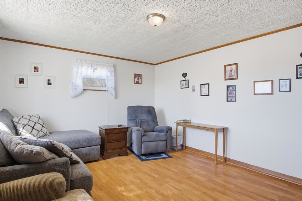 380 Clearview Drive, photo 7 of 40