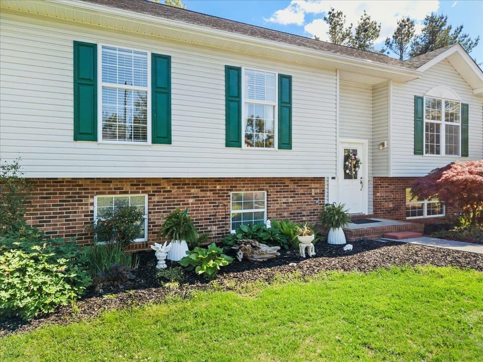 650 Warren Court, photo 6 of 40