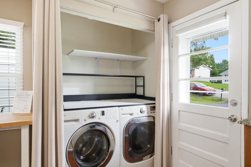 1790 Rainbow Street NE, photo 10 of 40