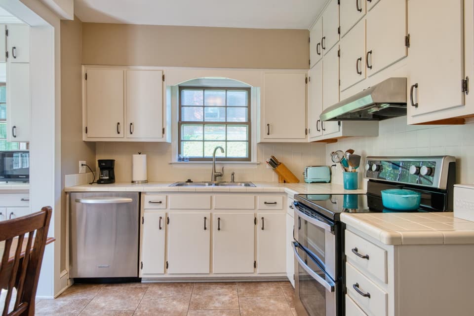 660 W Main Street, photo 13 of 40