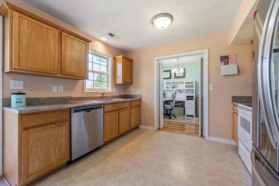 210 Berkshire Drive, photo 16 of 40